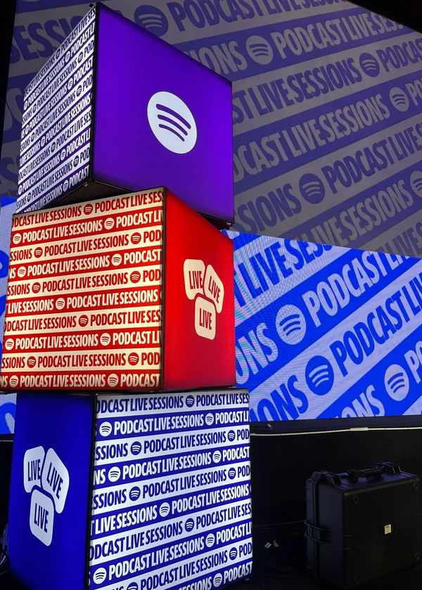 Cubos LED Podcast Live Sessions